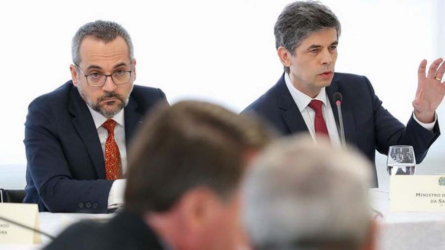 Dos ministros que participaram, seis já não estão no governo, incluindo Weintraub (esq.) e Teich (dir.) — Foto: Palácio do Planalto